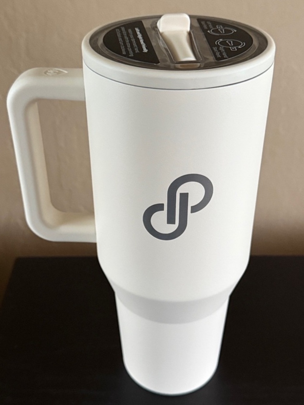 Poshmark Logo HydroJug
Cream Travel Mug with Handle 40 oz